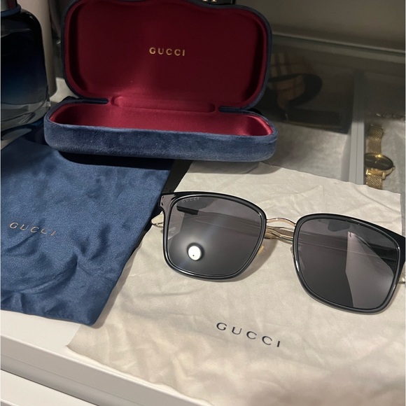 AUTHENTIC GUCCI. SUNGLASSES - Picture 4 of 6